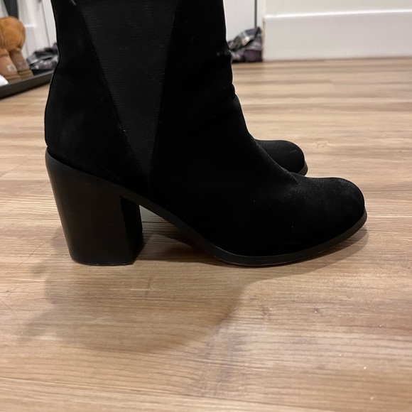 Steve Madden frosst Black Suede Booties (lightly worn) - Picture 7 of 7